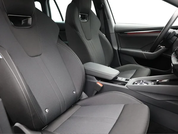 SKODA Octavia Combi PHEV (2022) — foto 18 van 23