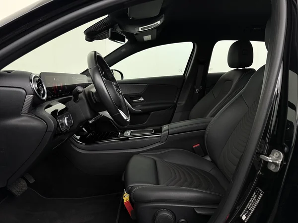 MercedesBenz A 180 (2024) — foto 2 van 28