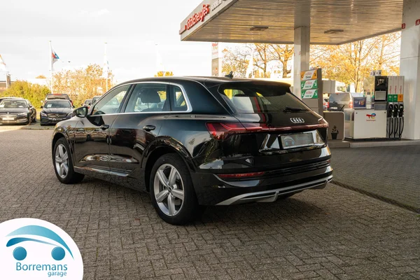 Audi e-tron (2022) — foto 23 van 33