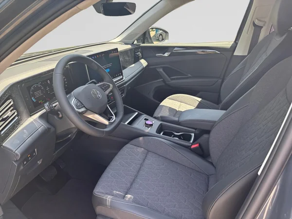 VOLKSWAGEN Tiguan (2026) — foto 24 van 24