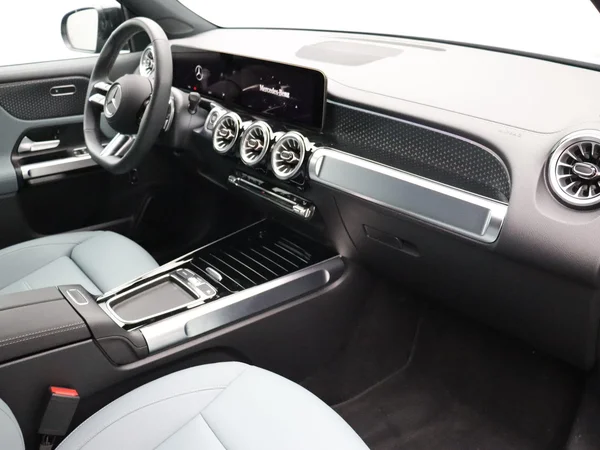 Mercedes-Benz EQB (2025) — foto 14 van 24