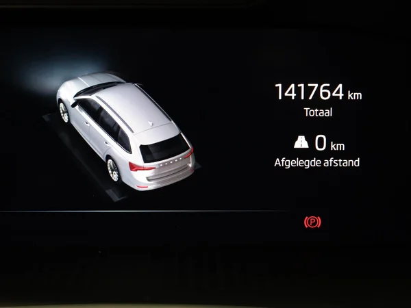 SKODA Octavia Combi (2021) — foto 9 van 21