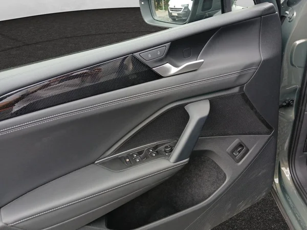 VOLKSWAGEN Tiguan (2026) — foto 2 van 14