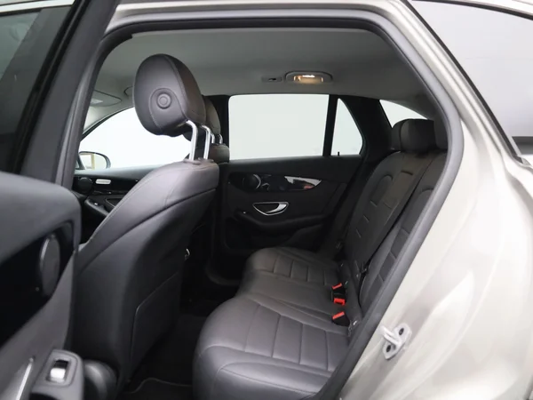 Mercedes-Benz GLC (2021) — foto 2 van 44