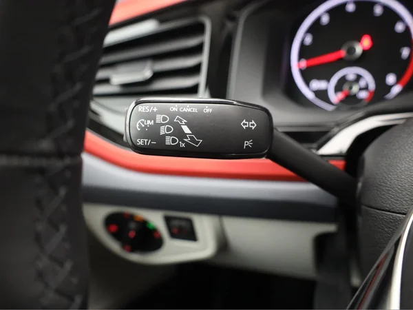 VOLKSWAGEN Polo (2018) — foto 6 van 20