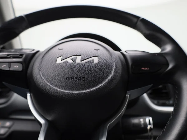 Kia Stonic (2023) — foto 18 van 38