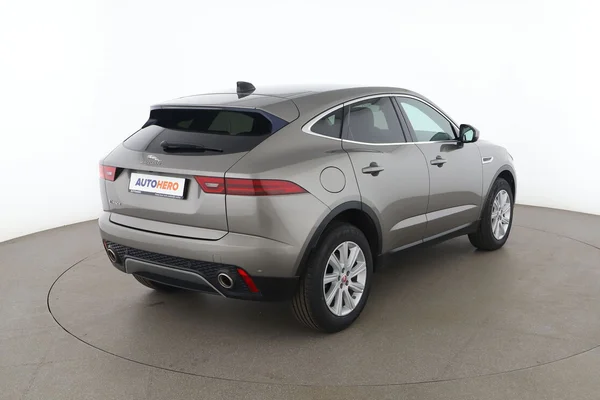 Jaguar E-Pace (2020) — foto 12 van 16