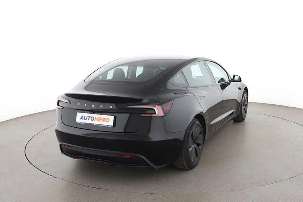 Tesla Model 3 (2024) — foto 12 van 16