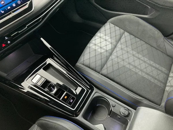 VOLKSWAGEN Golf VIII (2025) — foto 9 van 36