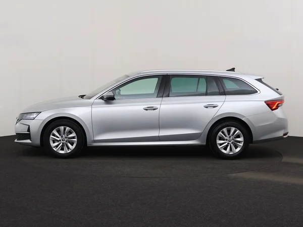 SKODA Octavia Combi (2024) — foto 14 van 19