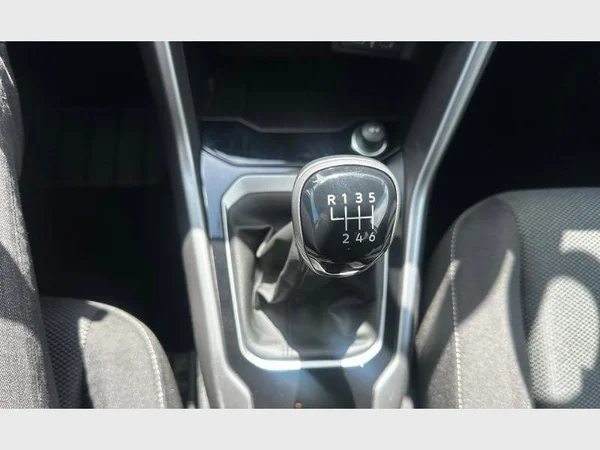 Volkswagen T-Roc (2023) — foto 15 van 24