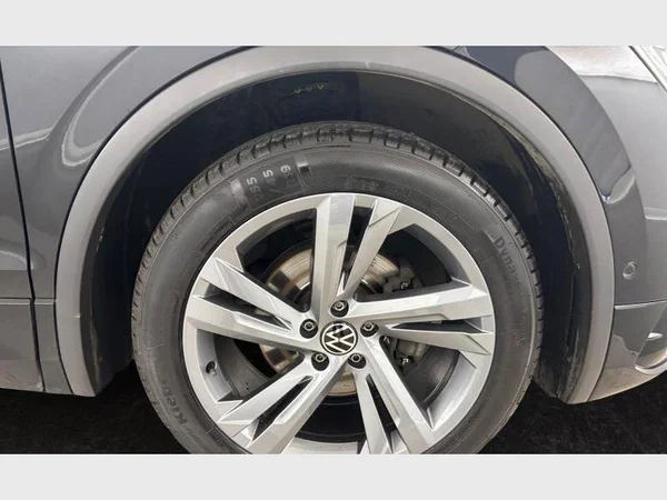 VOLKSWAGEN Tiguan (2023) — foto 14 van 15
