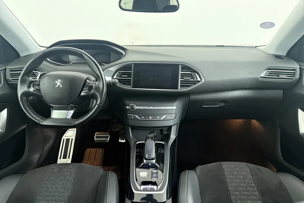 Peugeot 308 (2021) — foto 11 van 45