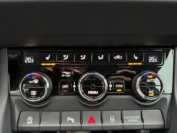 SKODA Karoq Dsl (2025) — foto 22 van 32