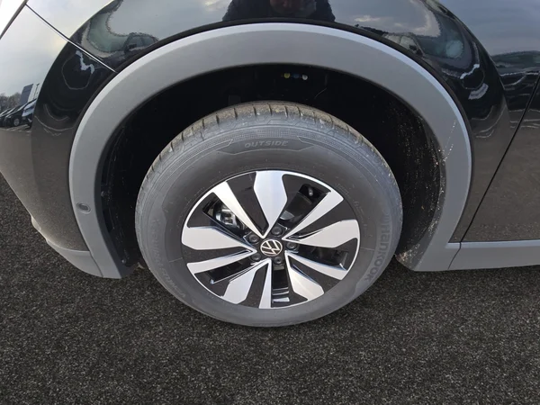 VOLKSWAGEN Tiguan (2026) — foto 16 van 24