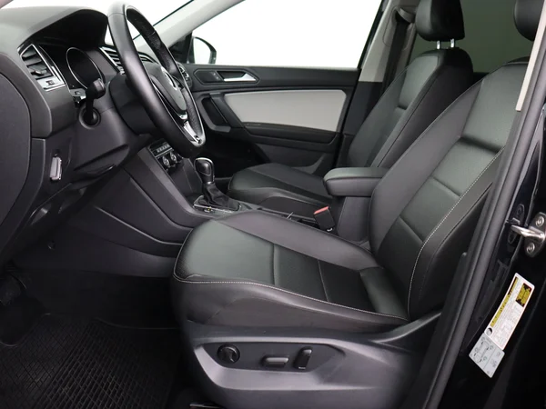 VOLKSWAGEN Tiguan (2019) — foto 2 van 28