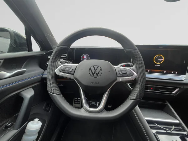 VOLKSWAGEN Tiguan (2025) — foto 13 van 14