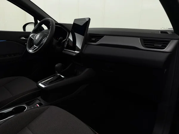 RENAULT Captur (2024) — foto 3 van 28