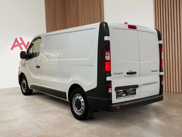 Renault Trafic (2021) — foto 25 van 25