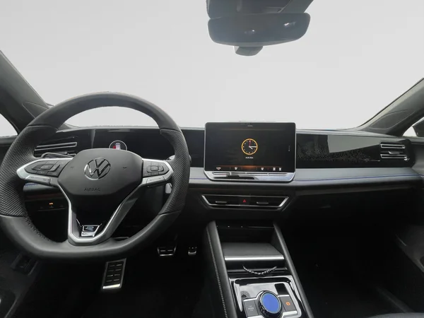 VOLKSWAGEN Tiguan (2025) — foto 12 van 14
