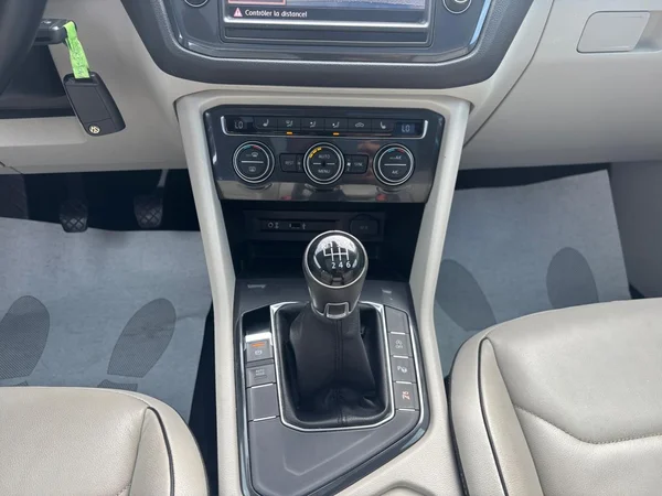 VOLKSWAGEN Tiguan (2017) — foto 18 van 19