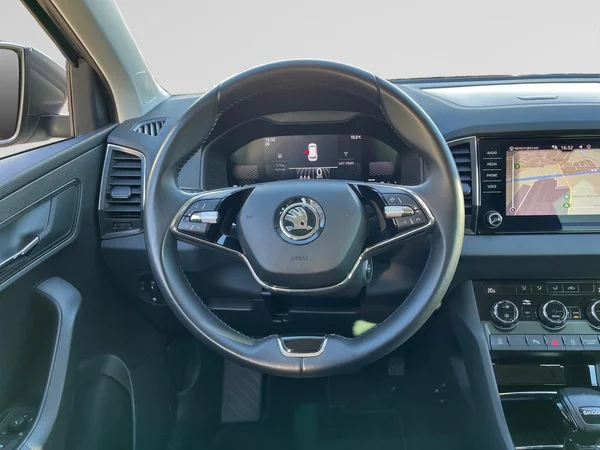 SKODA Karoq (2023) — foto 3 van 16