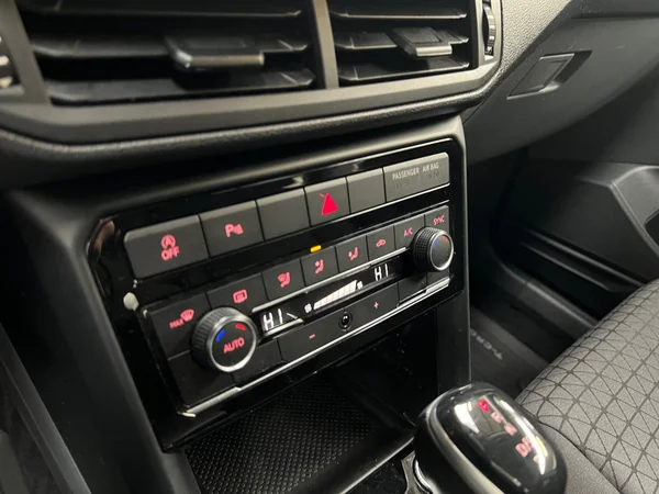 VOLKSWAGEN T-Cross (2020) — foto 4 van 20
