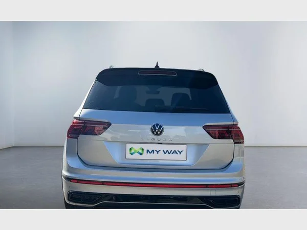 VOLKSWAGEN Tiguan (2021) — foto 28 van 33