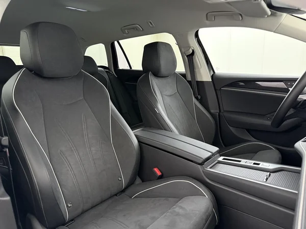 VOLKSWAGEN Passat SW (2025) — foto 17 van 19