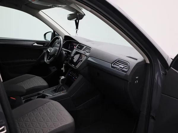 Volkswagen Tiguan (2021) — foto 32 van 43