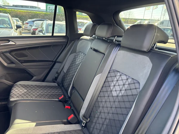 VOLKSWAGEN Tiguan (2020) — foto 4 van 22