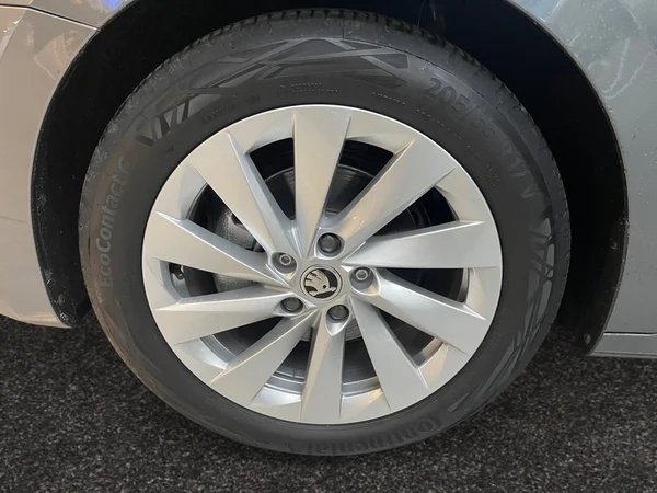 SKODA Octavia Combi (2025) — foto 11 van 13