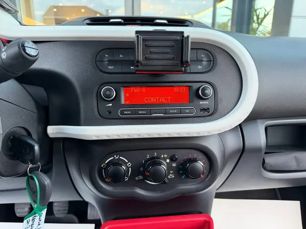 Renault Twingo (2015) — foto 3 van 18
