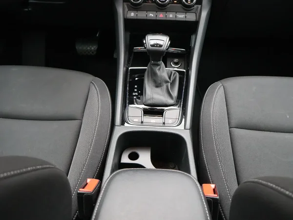 Škoda Karoq (2023) — foto 5 van 24