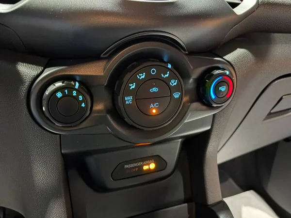 Ford Ecosport (2017) — foto 3 van 20