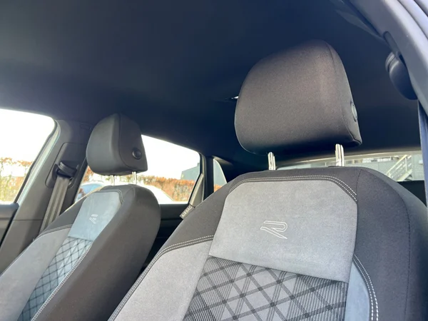 VOLKSWAGEN Polo (2023) — foto 13 van 24