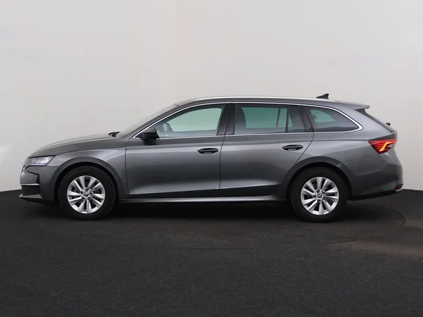 SKODA Octavia Combi (2024) — foto 14 van 19