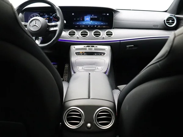 Mercedes-Benz E-Klasse (2022) — foto 18 van 33