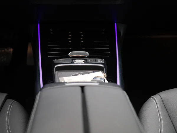 Mercedes-Benz GLB (2025) — foto 2 van 50