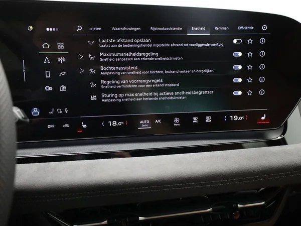 AUDI Q6 e-tron (2026) — foto 14 van 33