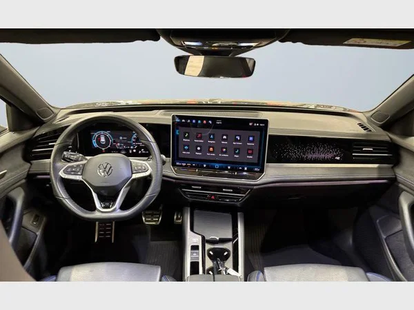 Volkswagen Passat Variant (2024) — foto 38 van 38