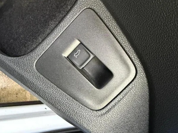 VOLKSWAGEN Tiguan (2018) — foto 27 van 34