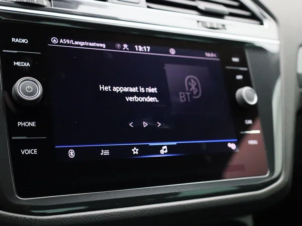 Volkswagen Tiguan (2021) — foto 16 van 43
