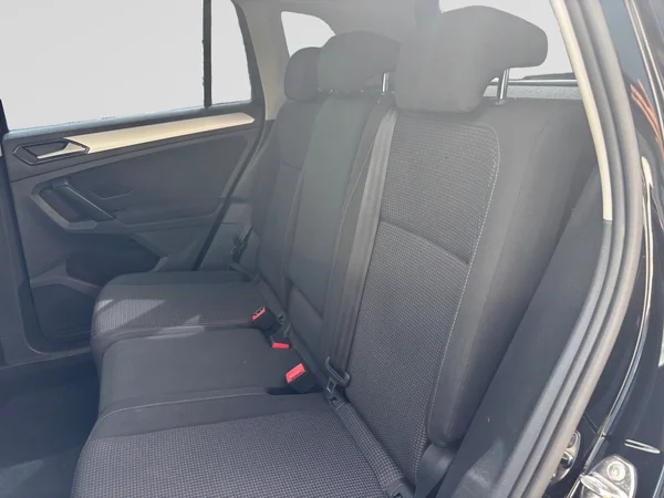 VOLKSWAGEN Tiguan (2016) — foto 6 van 16