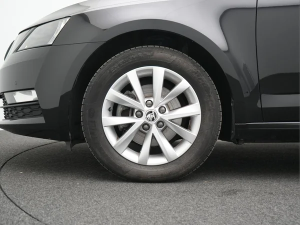 SKODA Octavia Combi (2020) — foto 35 van 38