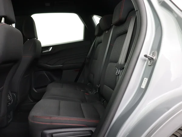 FORD Kuga (2022) — foto 5 van 28