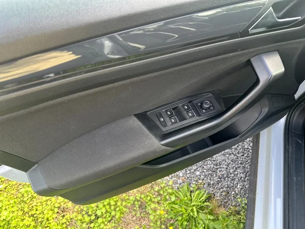 VOLKSWAGEN T-Roc (2021) — foto 7 van 24