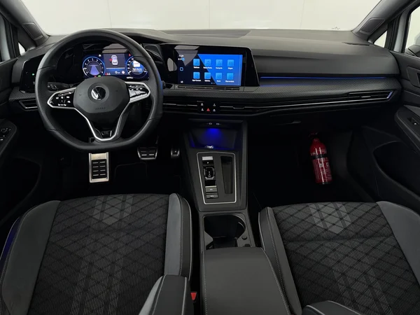 VOLKSWAGEN Golf (2022) — foto 28 van 28