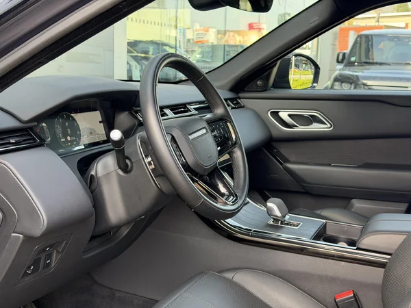 Land Rover Range Rover Velar (2024) — foto 22 van 28