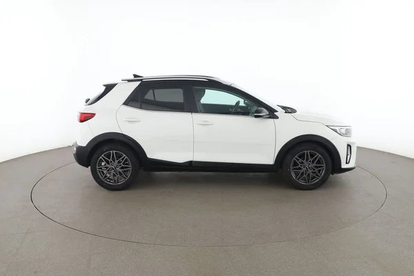 Kia Stonic (2022) — foto 13 van 16